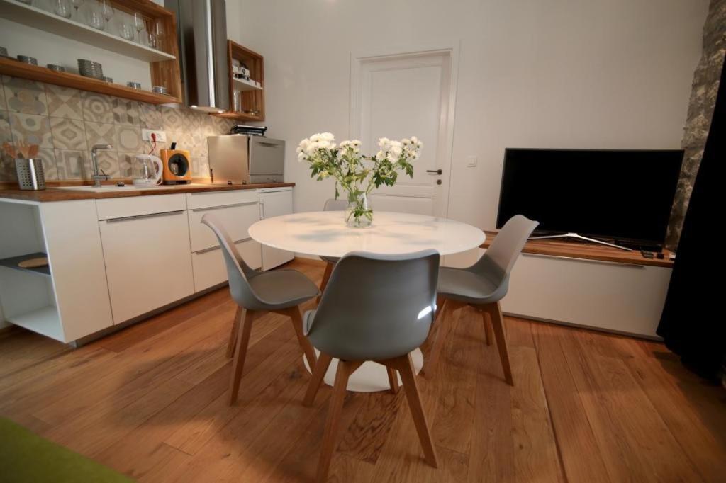Apartments Cava ดูบรอฟนิก ภายนอก รูปภาพ